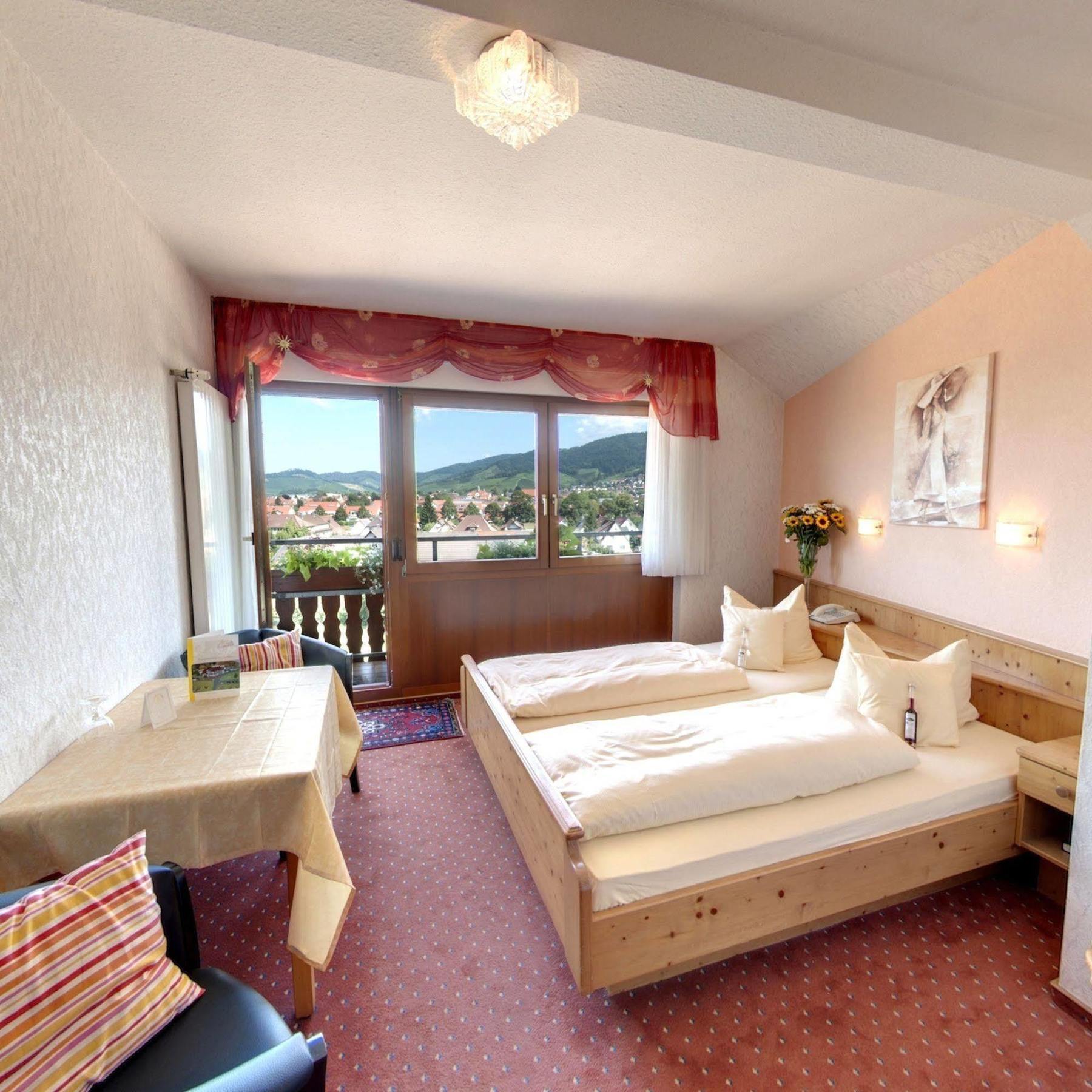 Deva Hotel Renchtalblick Оберкирх Екстериор снимка